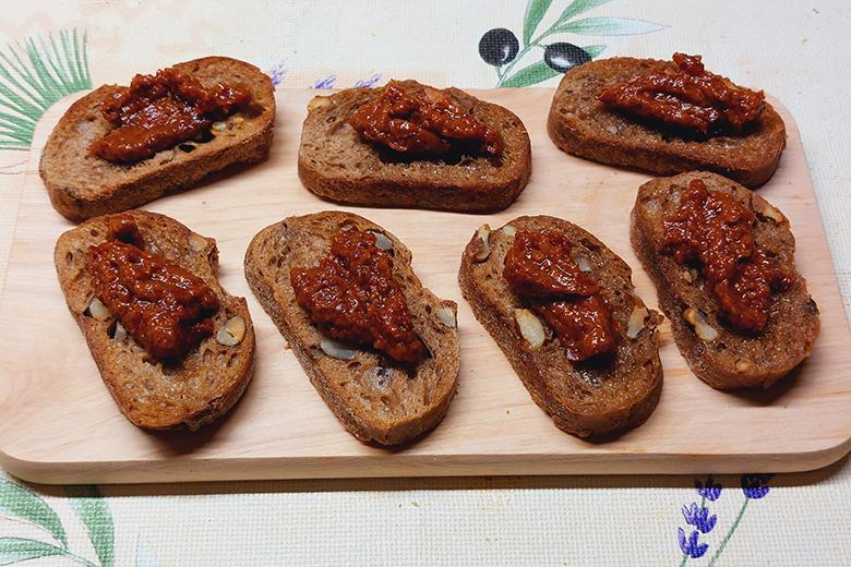 Aprikosen-Harissa-Creme
