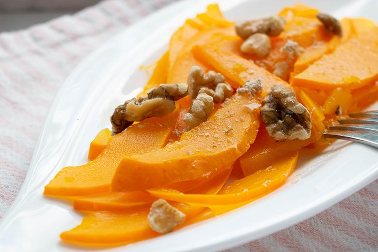 Kürbisdessert mit Walnüssen