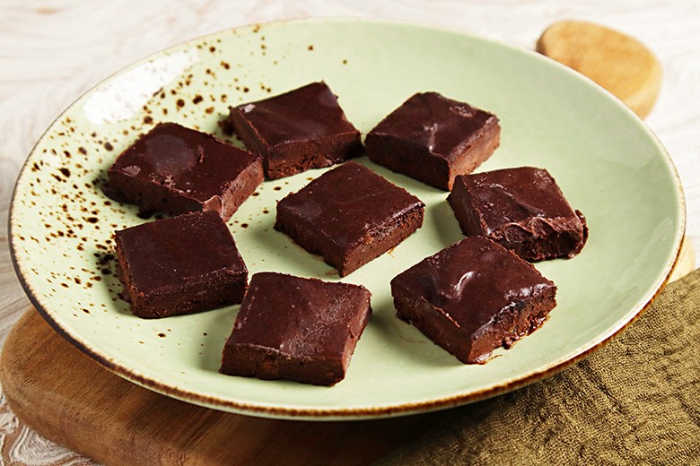 Kokosfudgies mit Kakao