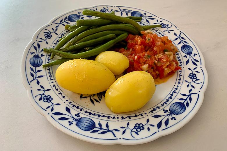 Grüne Bohnen mit Kartoffeln und Tomatensauce
