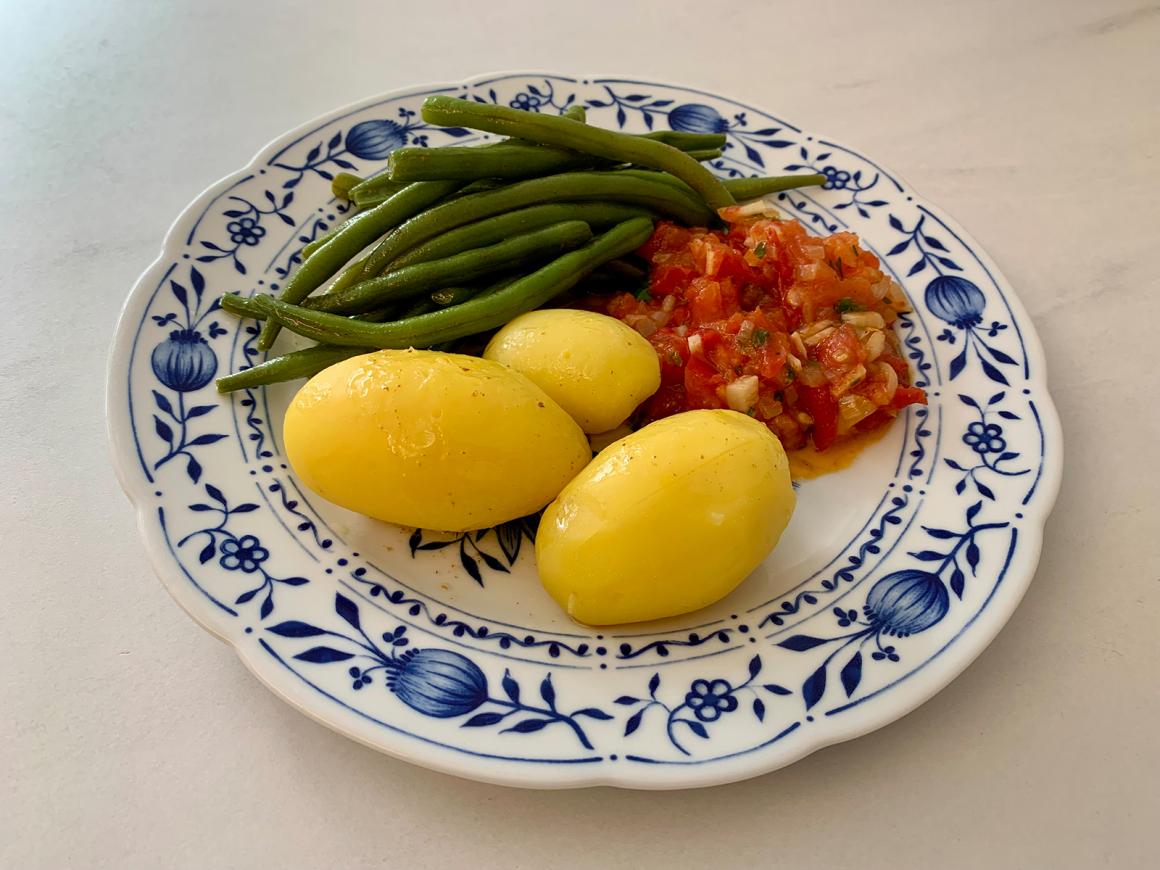 Grüne Bohnen mit Kartoffeln und Tomatensauce
