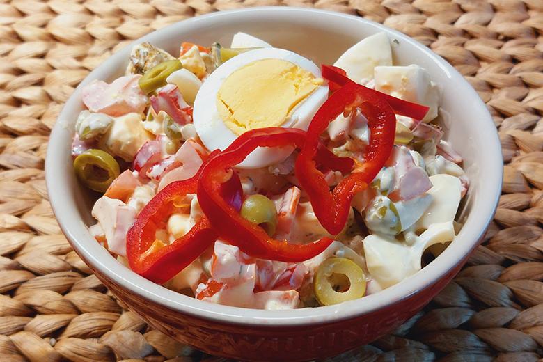 Bunter Eiersalat mit Paprika