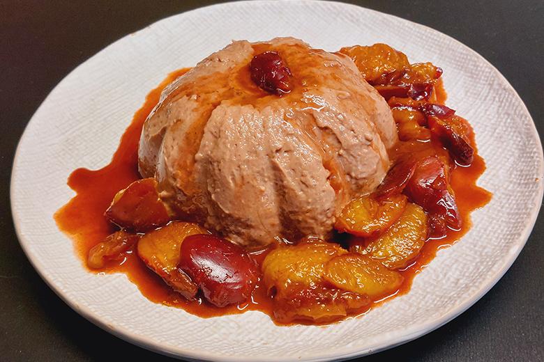 Schokoladenpudding mit Pflaumenkompott