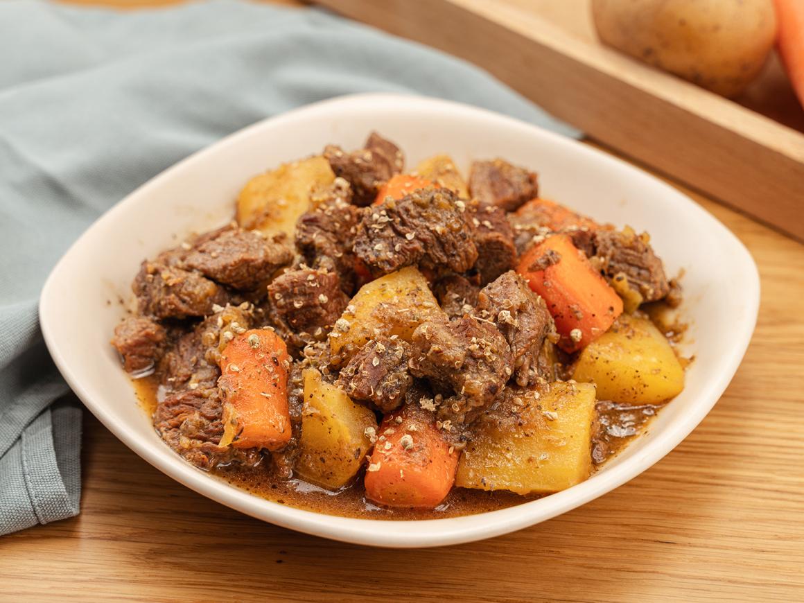 Rindereintopf mit Kartoffeln und Möhren