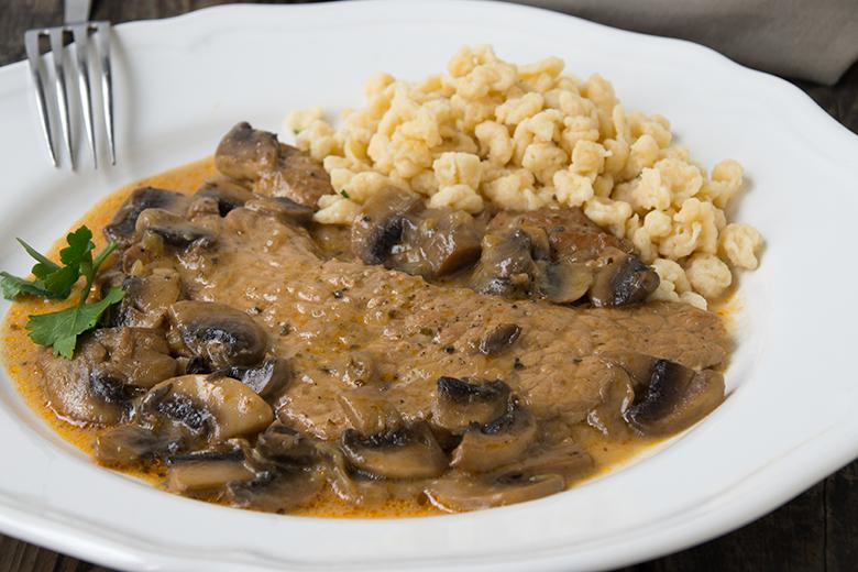 Jägerschnitzel mit Spätzle