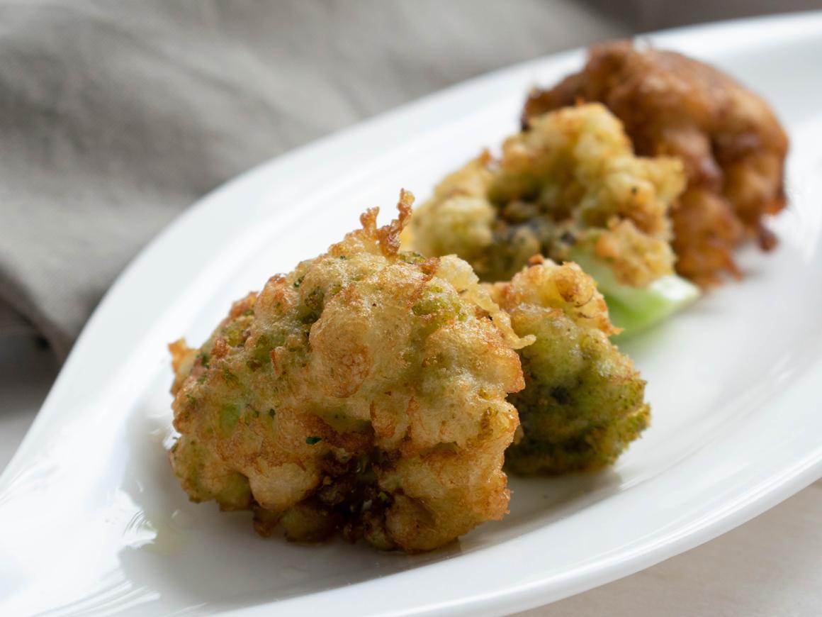 Brokkoli mit Kichererbsenmehlkruste