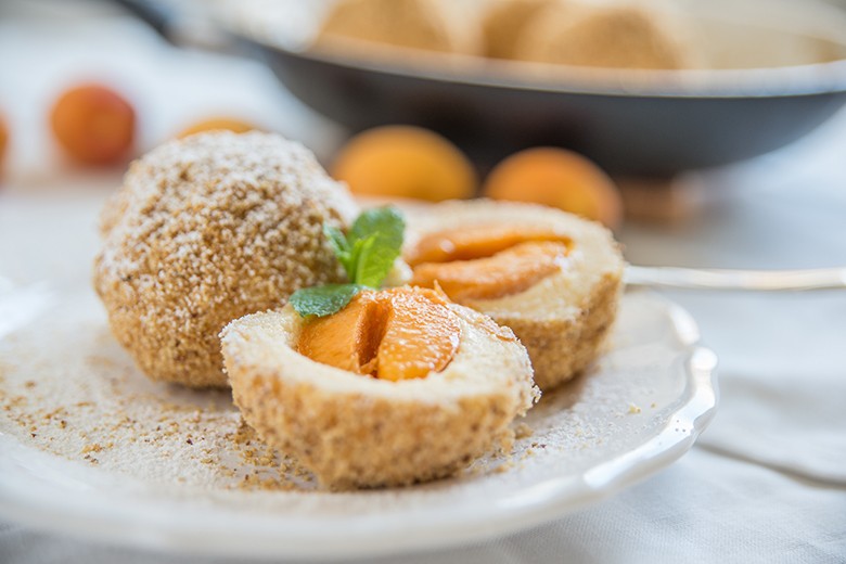 Topfenknödel mit Aprikosenfüllung
