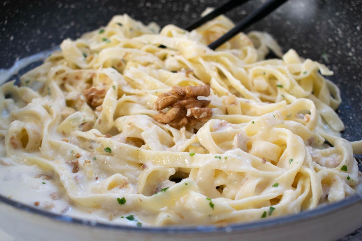 Fettuccine in Käse-Walnuss-Sauce