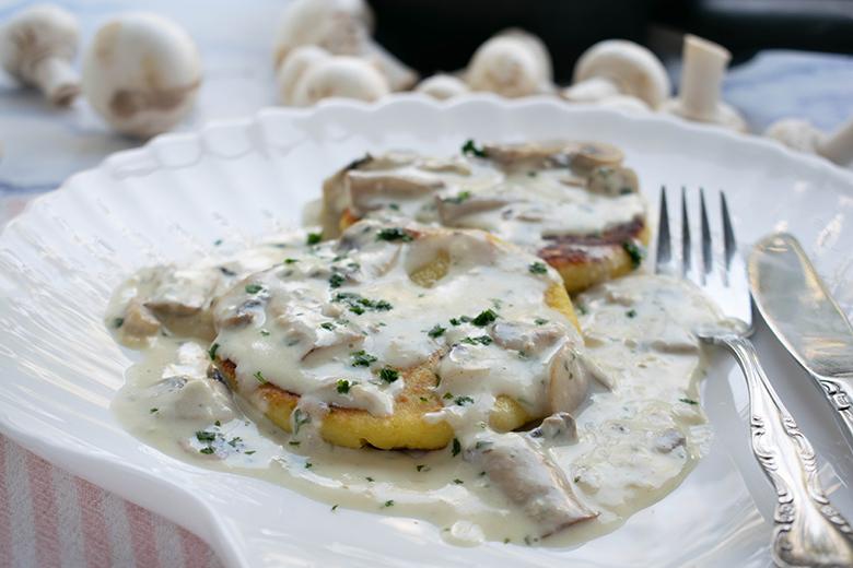 Großer Puffer mit Sahnepilzen