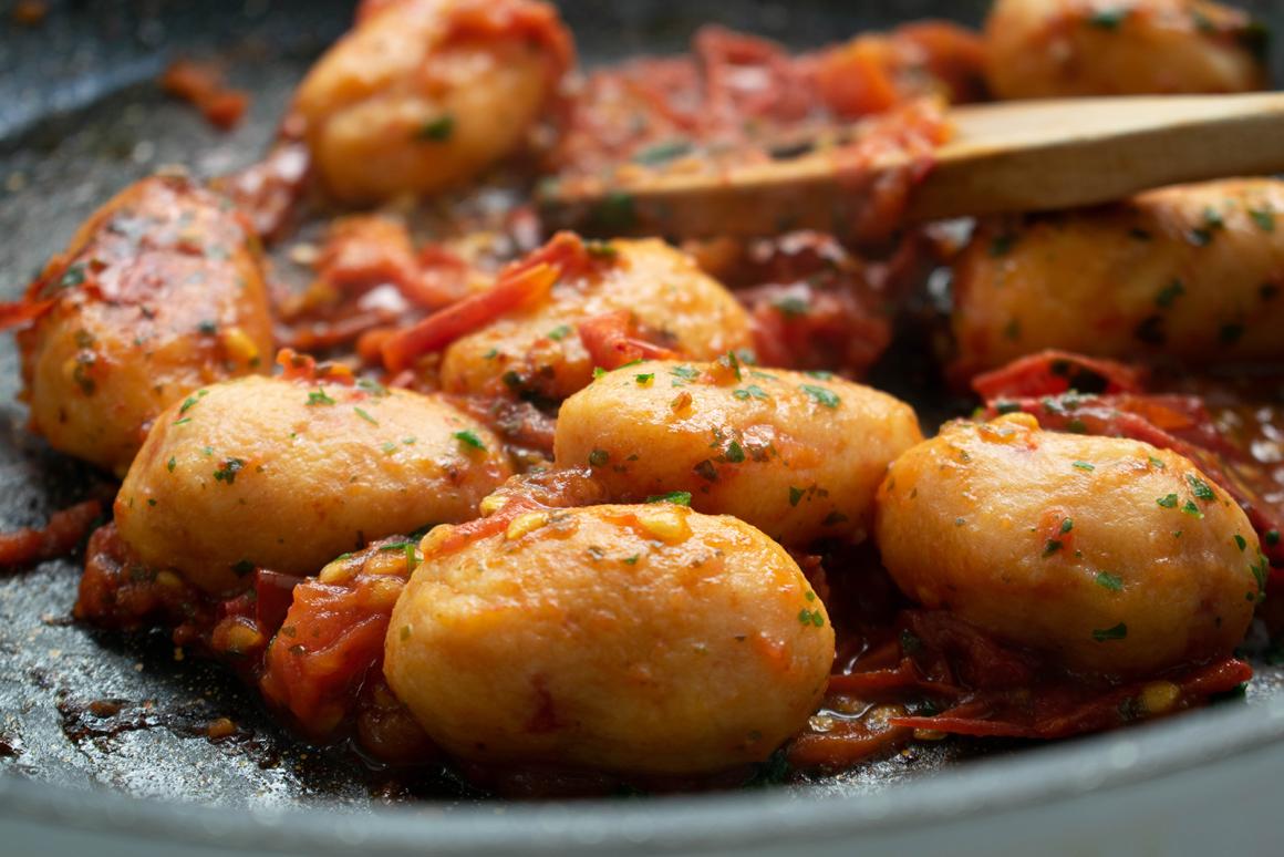 Kartoffelnocken mit Tomaten