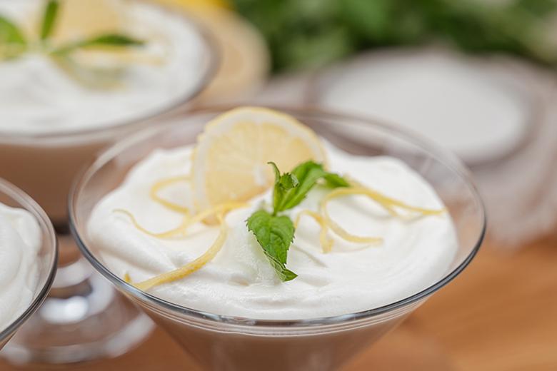 Cremiges Zitronendessert