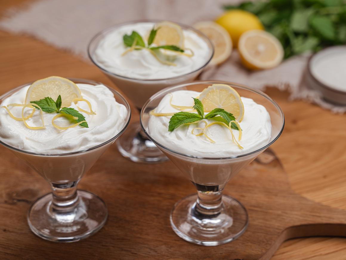 Cremiges Zitronendessert