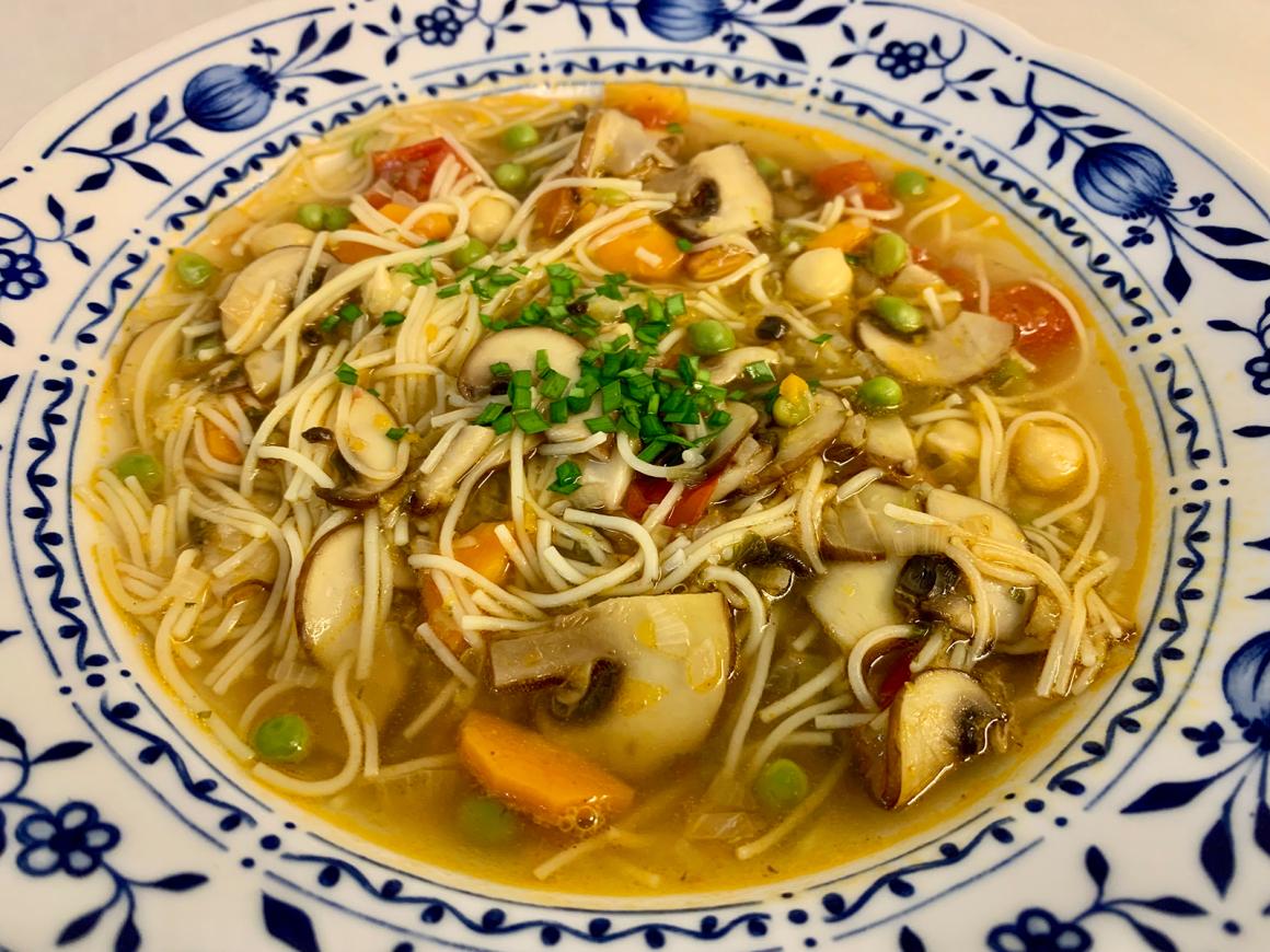 Nudelsuppe mit Gemüse