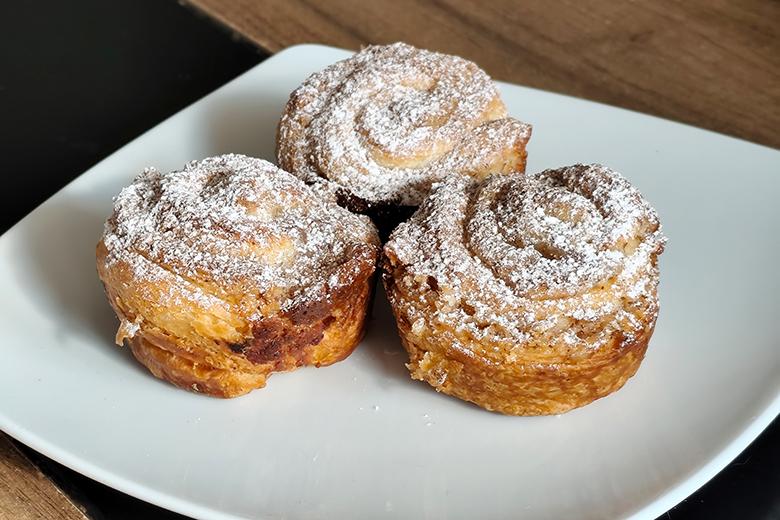 Cruffins mit Nuss-Marzipan-Füllung