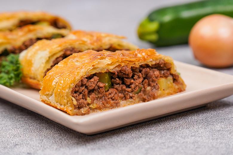 Hackfleisch-Zucchini-Strudel