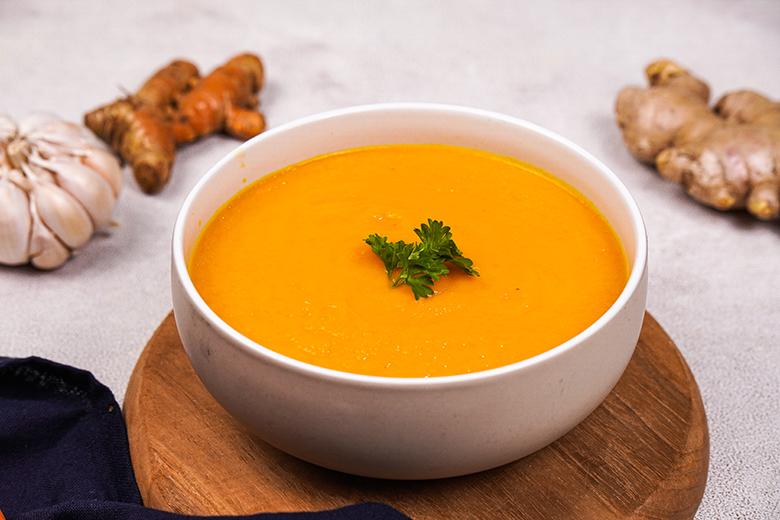 Möhrensuppe mit Kurkuma und Ingwer