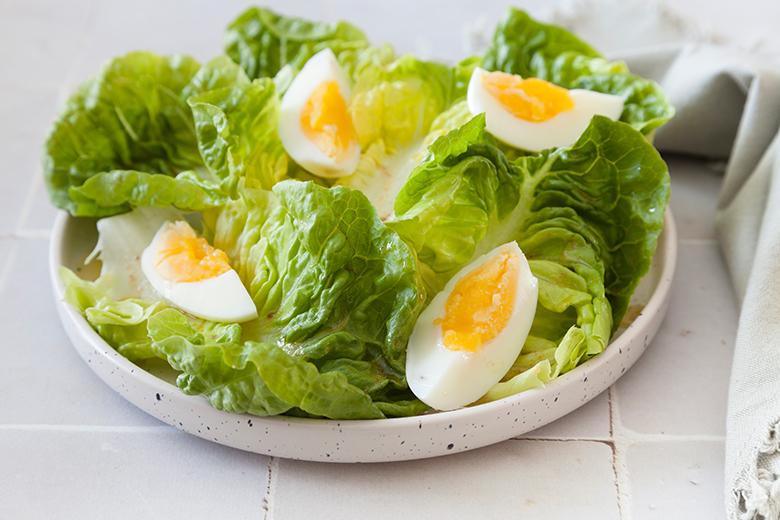 Kopfsalat mit Ei