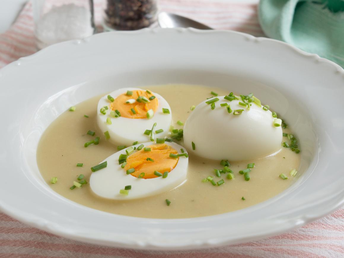 Saure Eier mit Senfsosse
