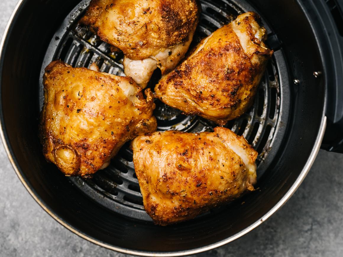 Hähnchenschenkel aus der Heißluftfritteuse