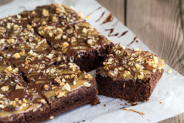 Karamell-Schoko-Brownies mit Walnüssen
