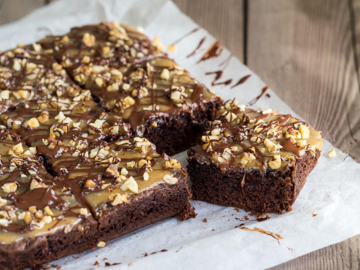 Karamell-Schoko-Brownies mit Walnüssen