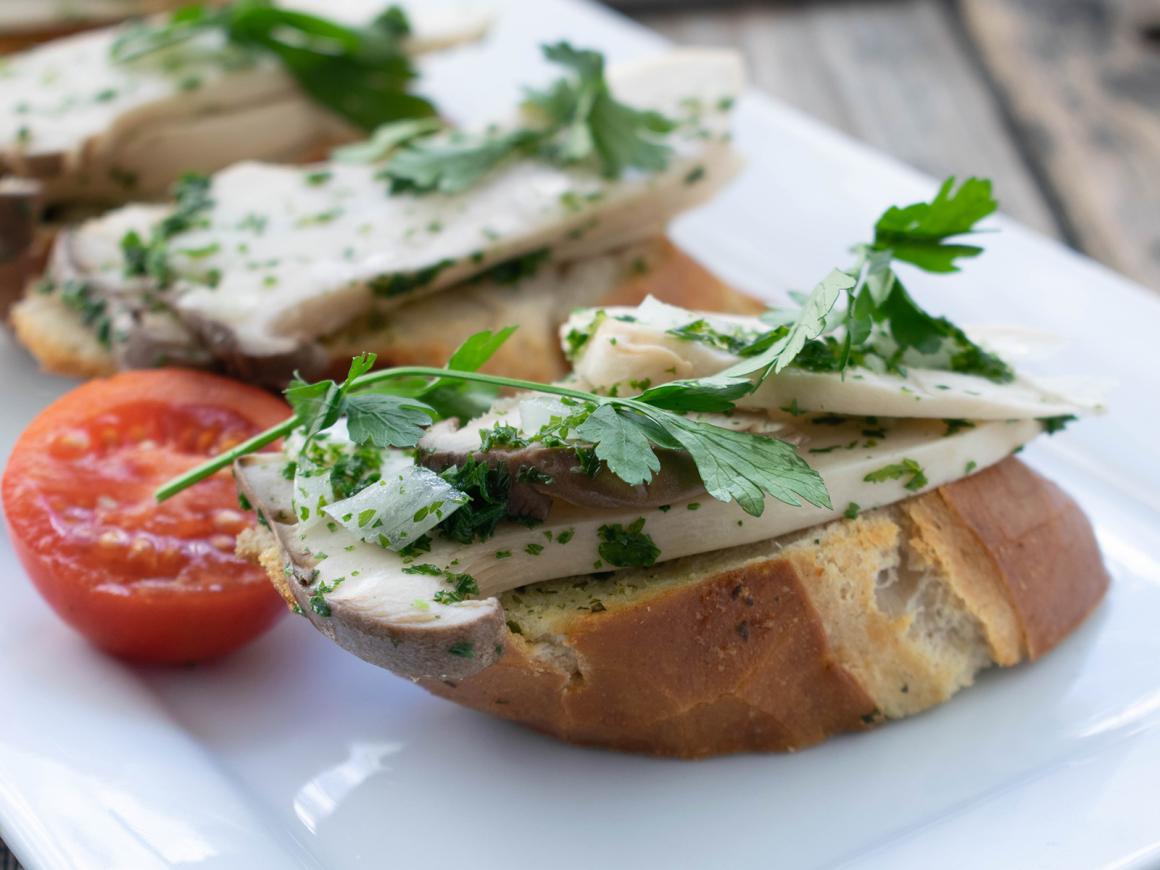 Crostini mit Pilzbelag