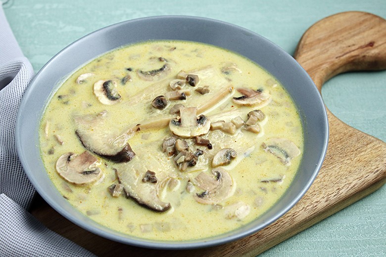 Kokossuppe mit Pilzen