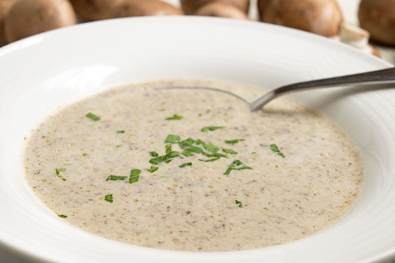 Vegane Suppe mit Champignons
