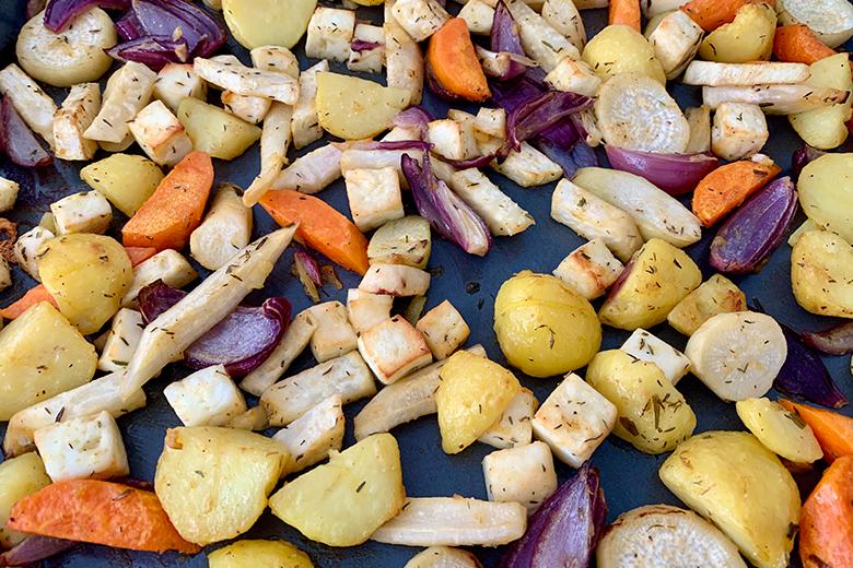 Wurzelgemüse mit Halloumi aus dem Ofen