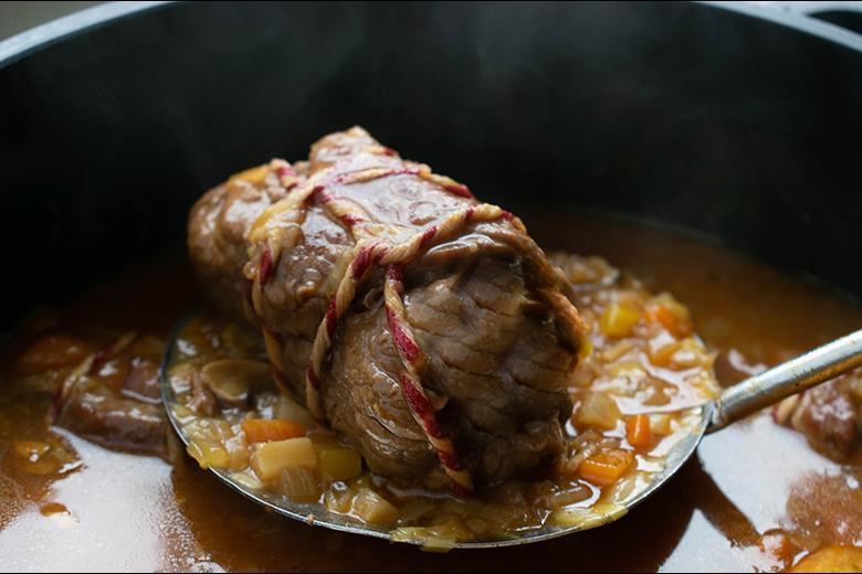 Rinderrouladen mit Gemüsesauce