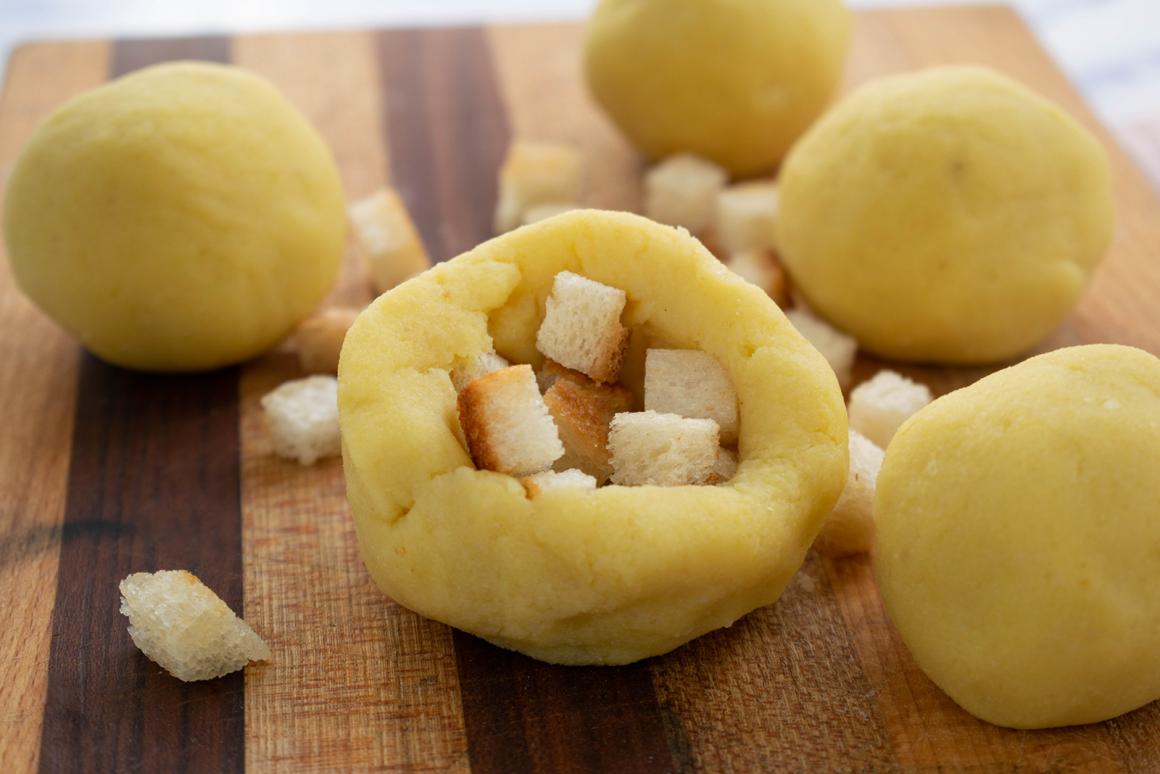 Kartoffelklöße mit Brotwürfelfüllung