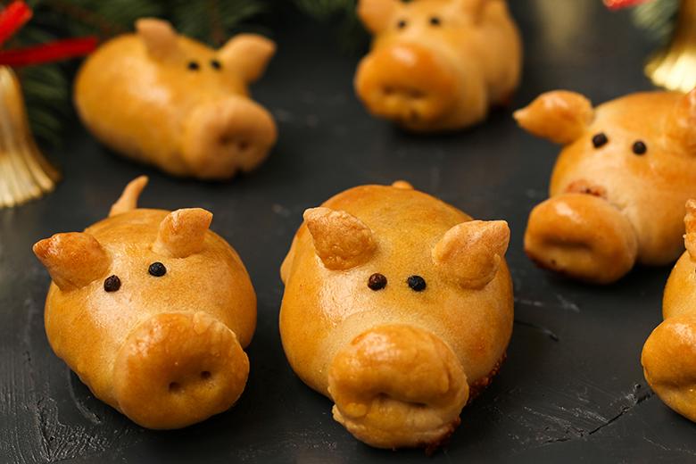 Glücksschweinchen aus Hefeteig