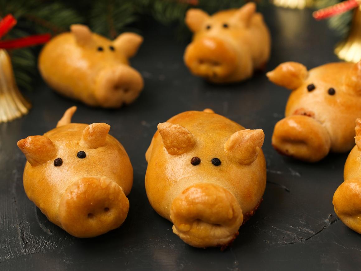 Glücksschweinchen aus Hefeteig