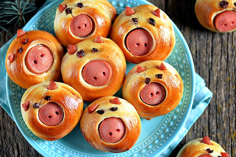Würstchen-Schweinchen aus Hefeteig