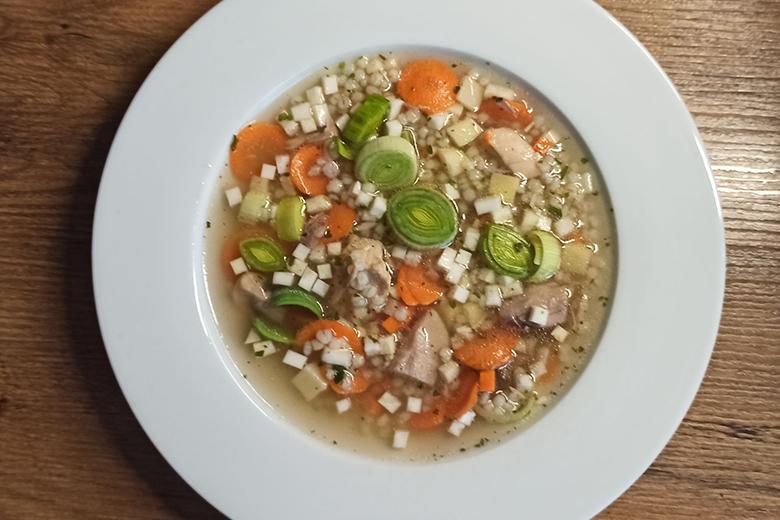 Hühnersuppe mit Graupen