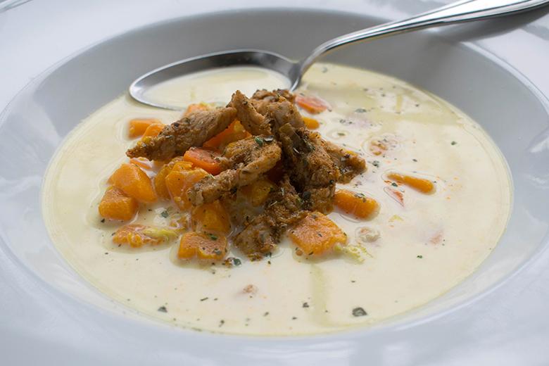 Hähnchensuppe mit Kokosnote