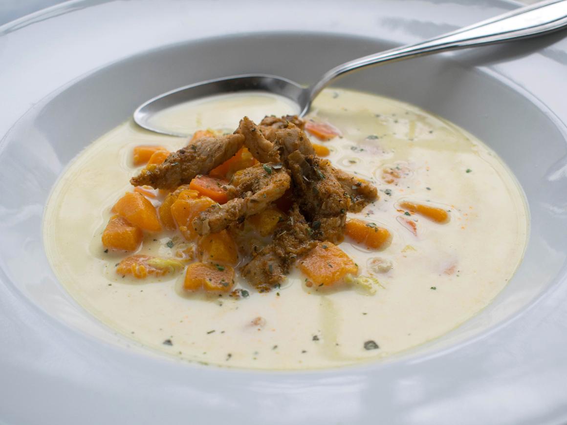 Hähnchensuppe mit Kokosnote