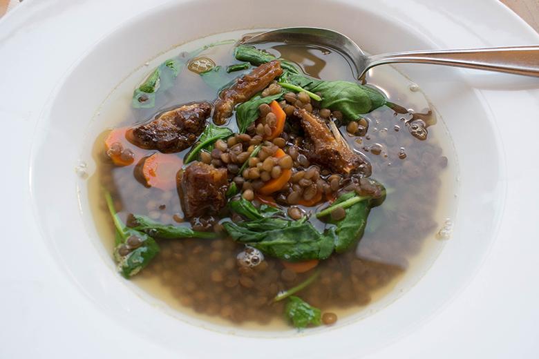Linsensuppe mit Spinat und Hähnchen