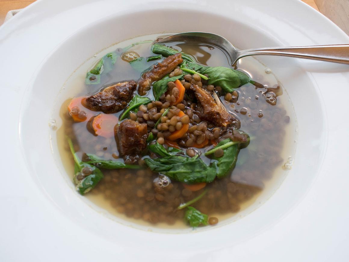 Linsensuppe mit Spinat und Hähnchen