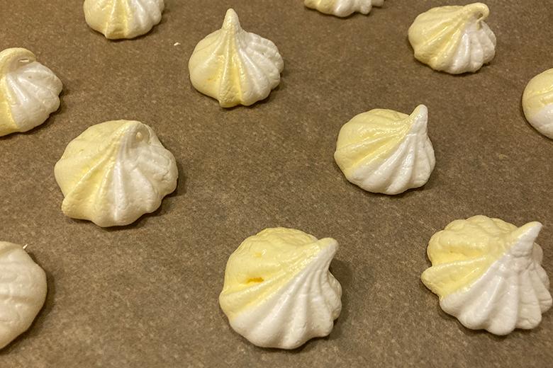 Baiser-Küsschen mit Zitrone