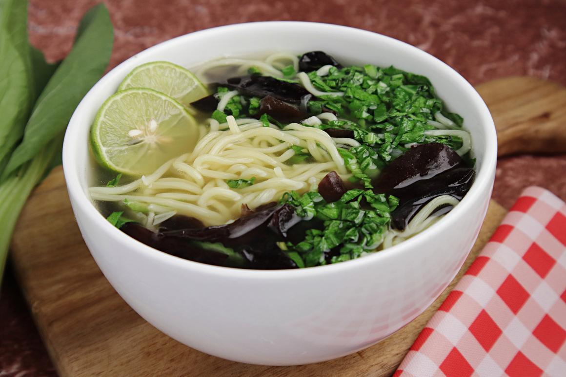 Asiatische Suppe mit Mu-Err-Pilzen