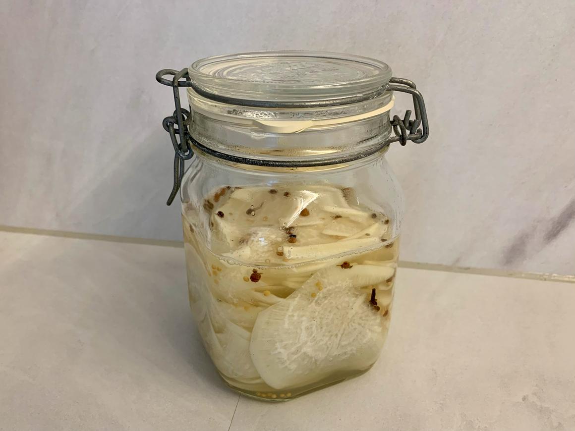 Eingelegter schwarzer Rettich