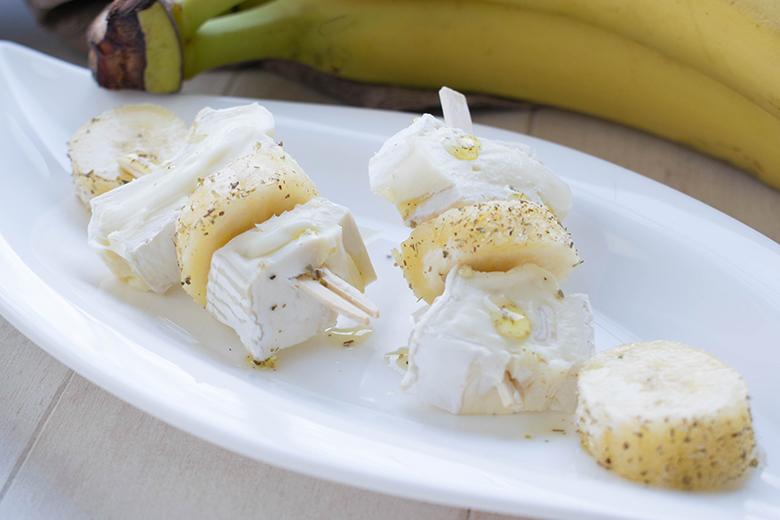 Bananenspieße mit Edelpilzkäse