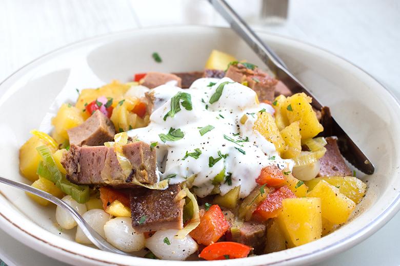 Leberkäse-Pfanne mit Gemüse