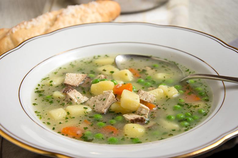 Veganer Erbsen-Kartoffel-Eintopf mit Räuchertofu