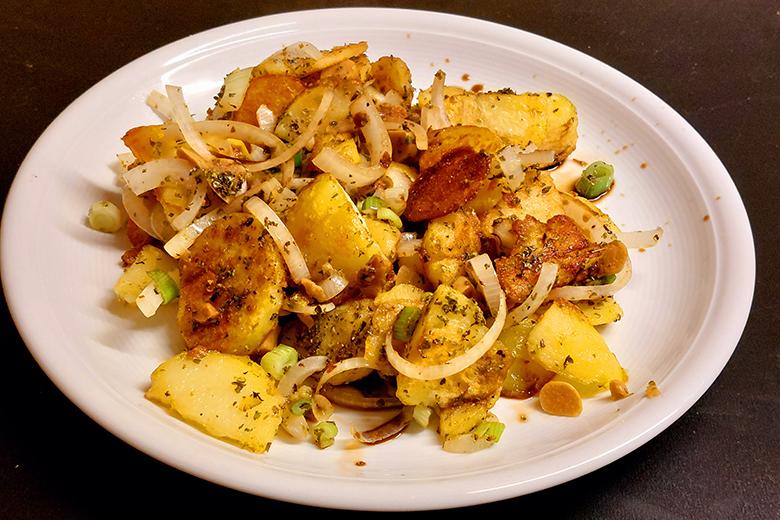 Bratkartoffel-Pfanne mit Zwiebeln