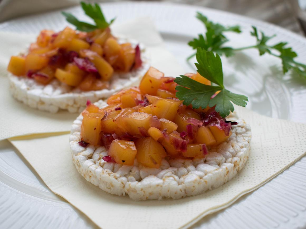 Mango-Chutney mit Reiswaffeln