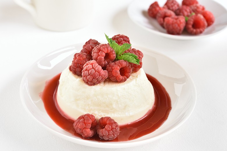 Panna Cotta mit Himbeerspiegel