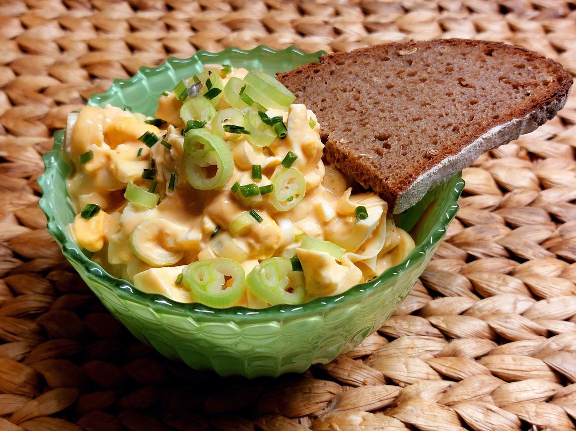 Eiersalat mit Frühlingszwiebeln