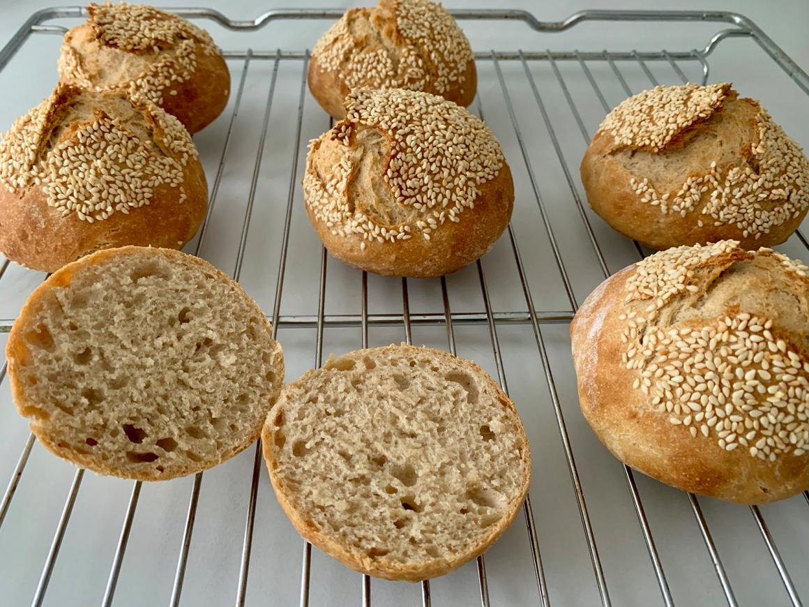 Sesambrötchen